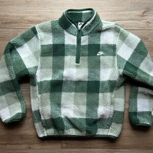 Nike | The Nike Club Men's Winterized Half-Zip in Green/White (Small)